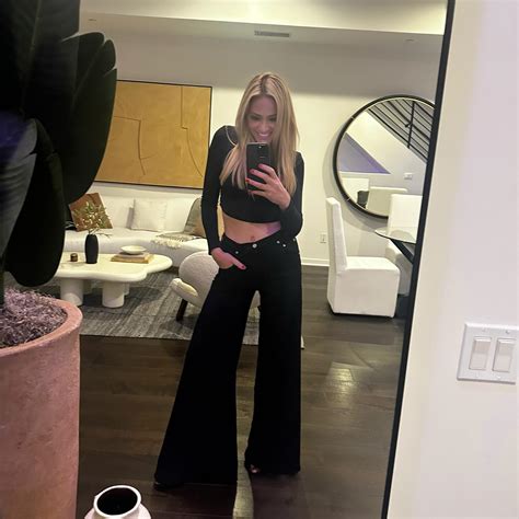 Nina Gray (@ninagray) • Instagram photos and videos.